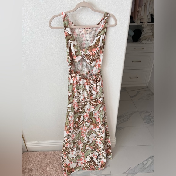 Nwt long flowey dress size small - Picture 1 of 4